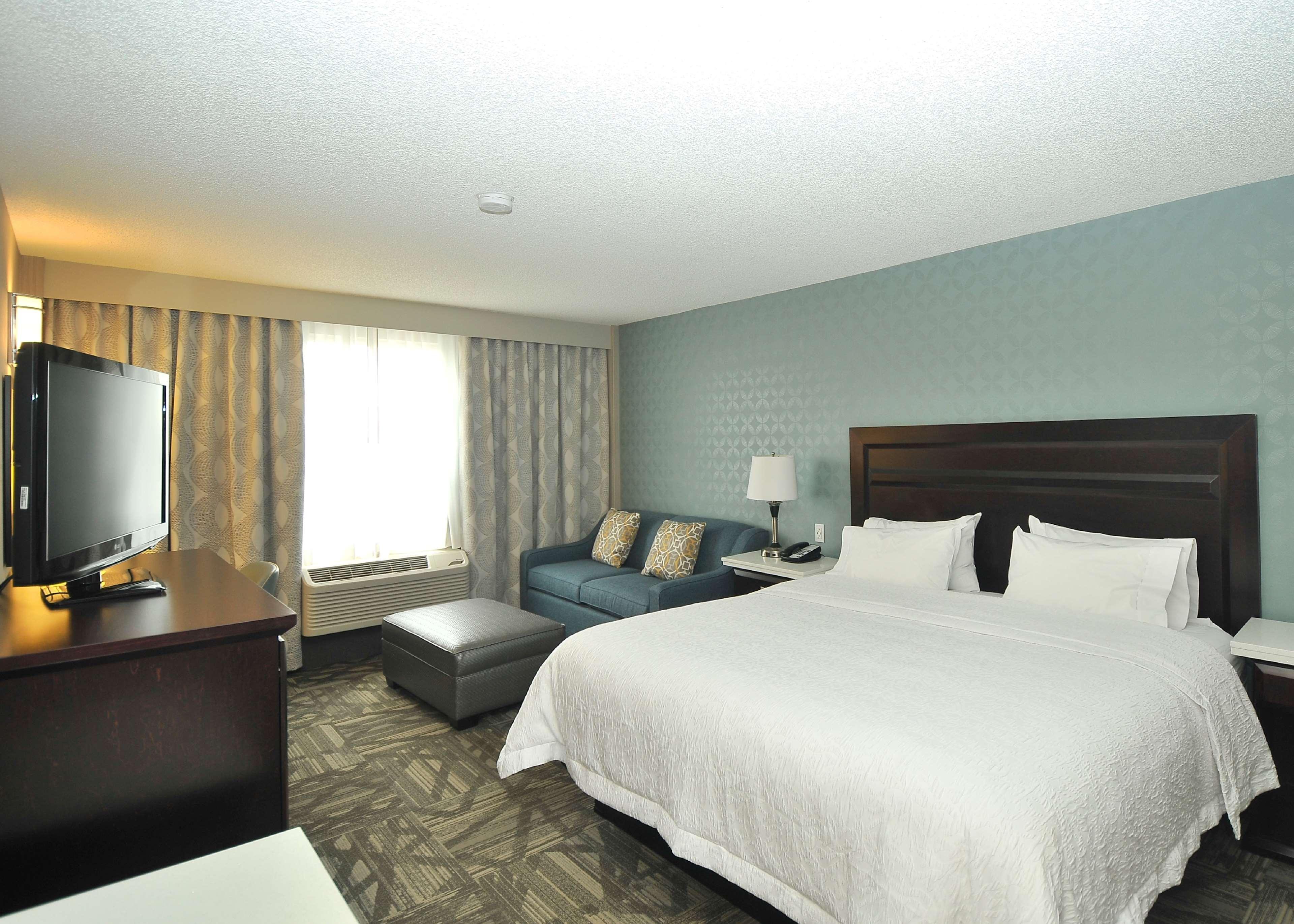 Hampton & By Hilton Calgary-airport Hotel 3*