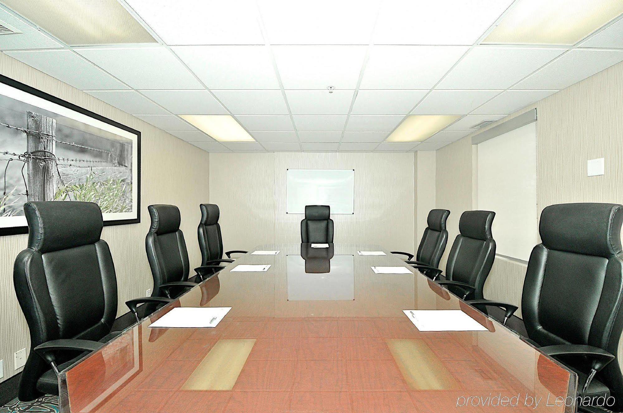 Hampton & By Hilton Calgary-airport Hotel