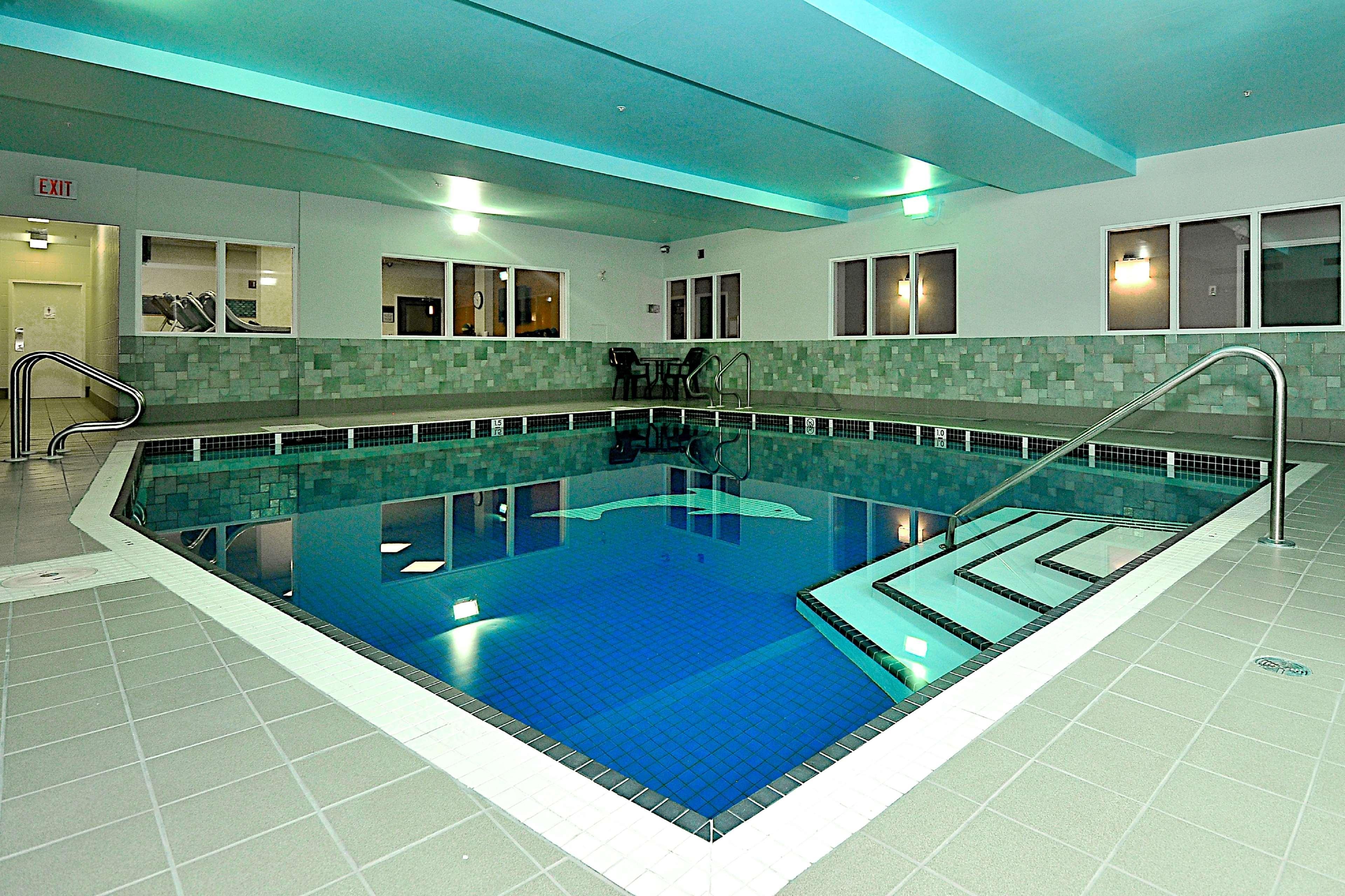 Hampton & By Hilton Calgary-airport 3*