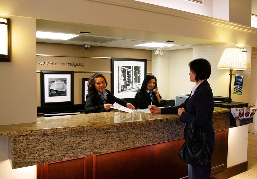 Hampton & By Hilton Calgary-airport 3*