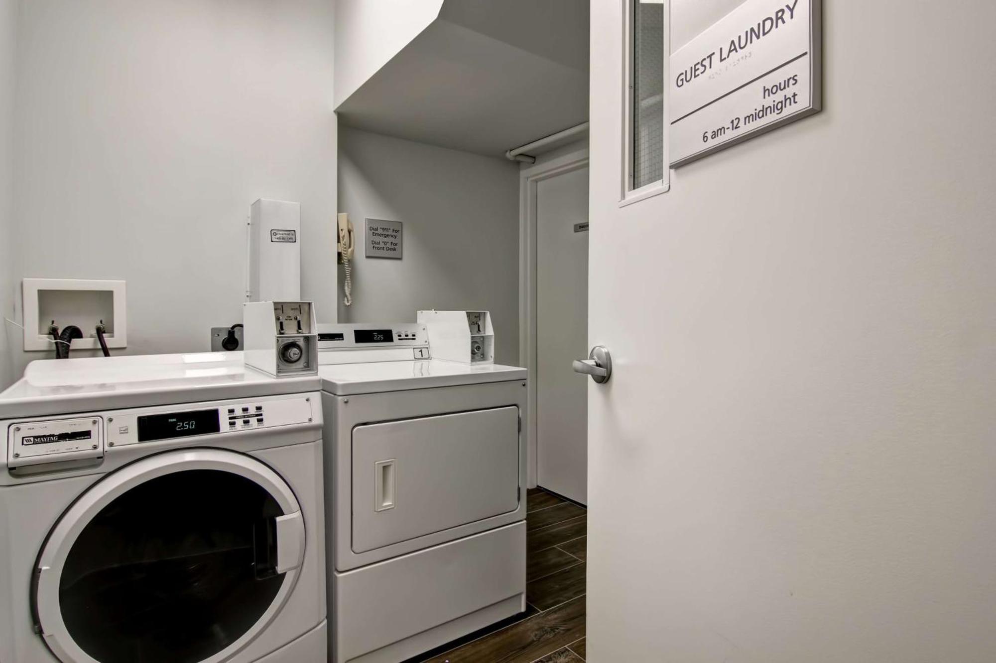 Hampton & By Hilton Calgary-airport Hotel