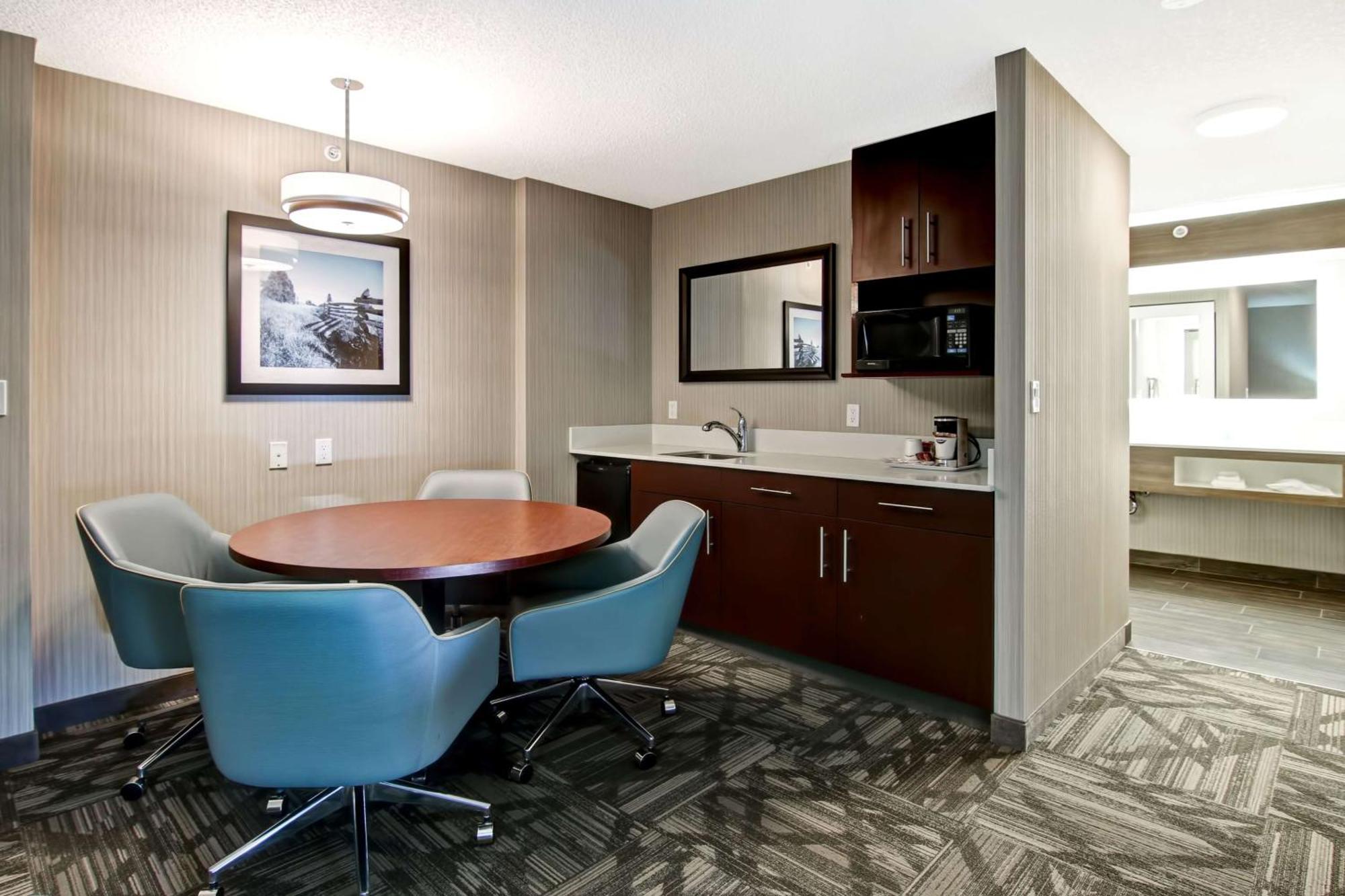 Hampton & By Hilton Calgary-airport