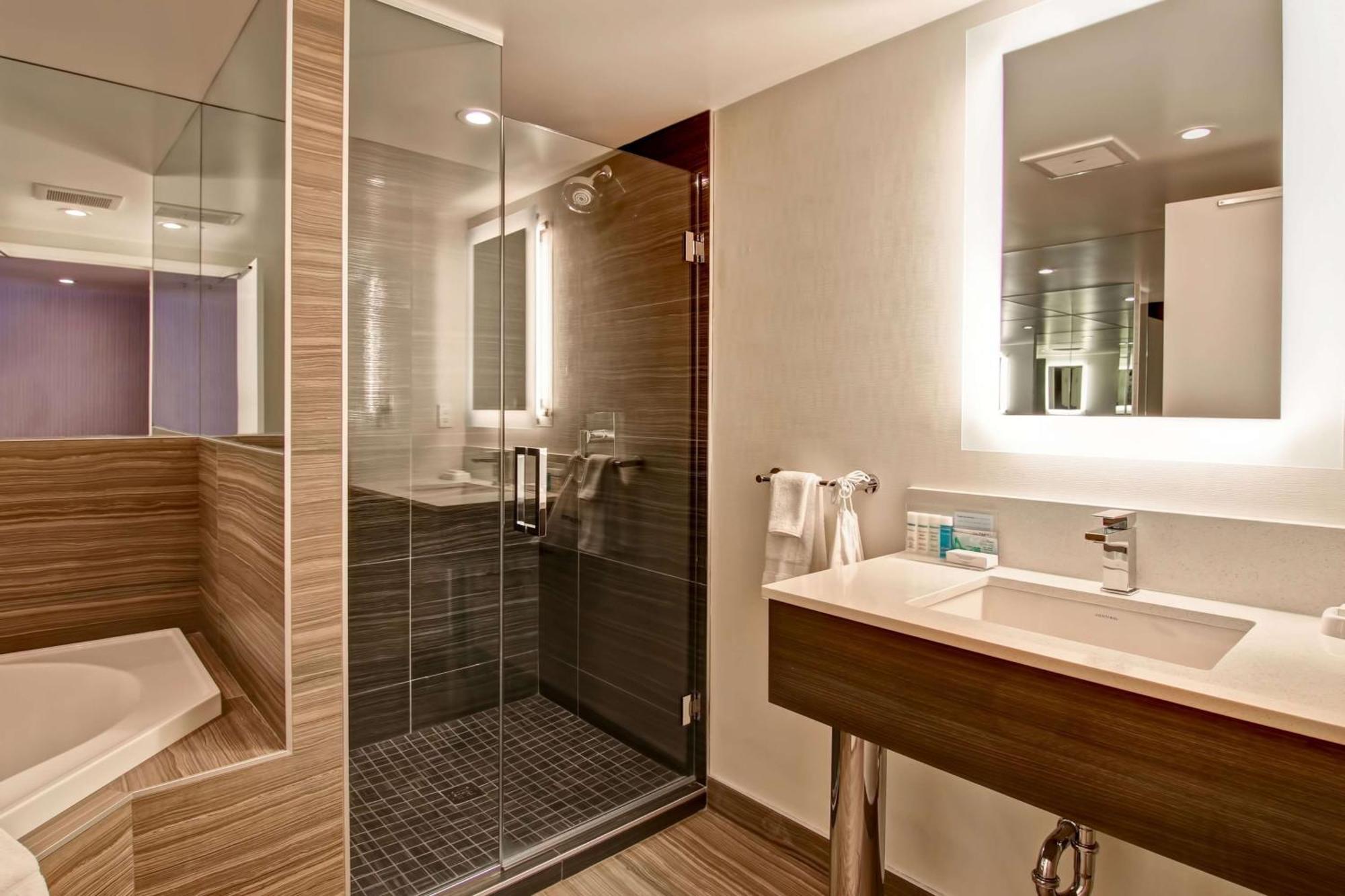 Hampton & By Hilton Calgary-airport 3*