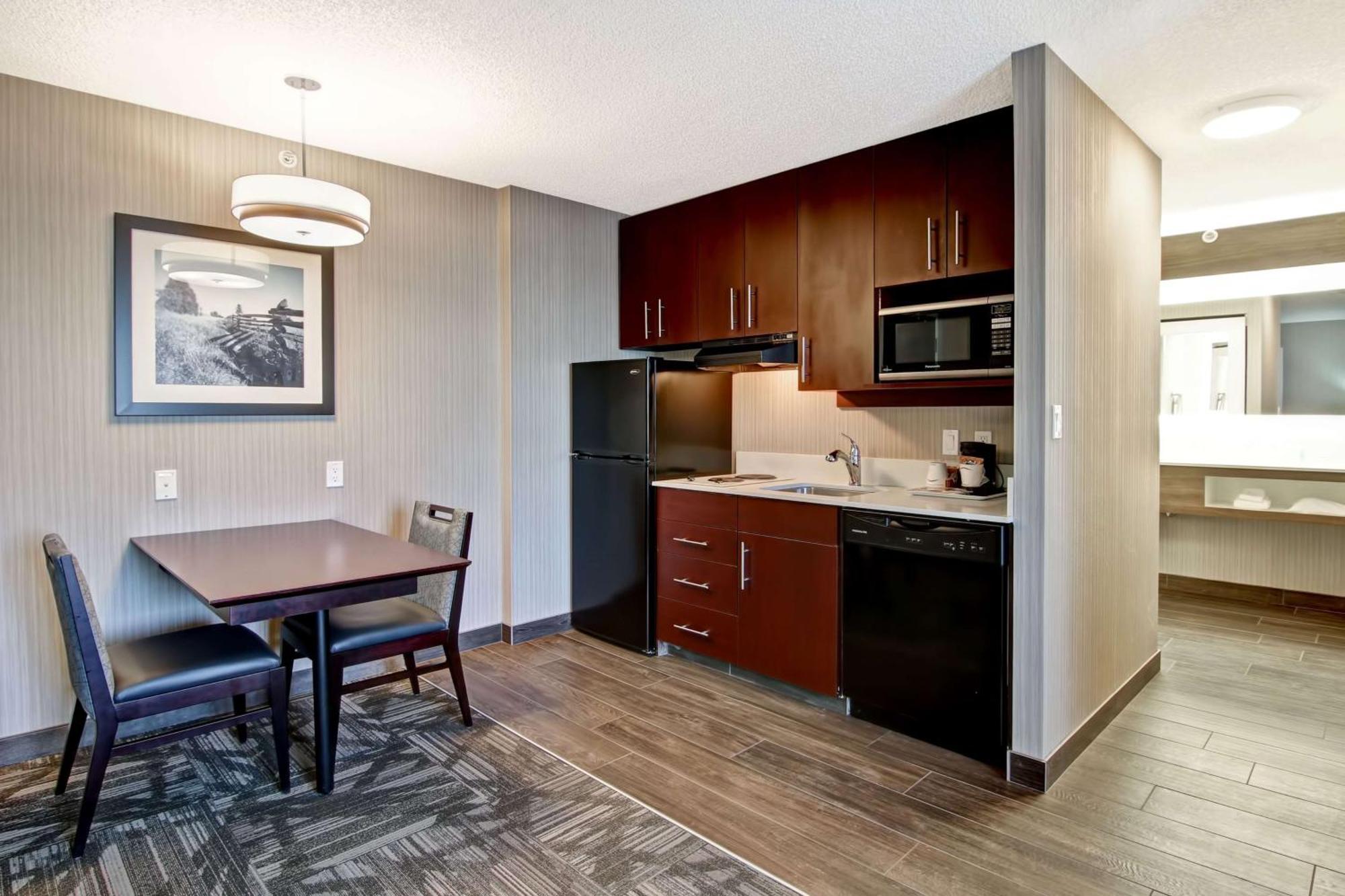 Hampton & By Hilton Calgary-airport Hotel