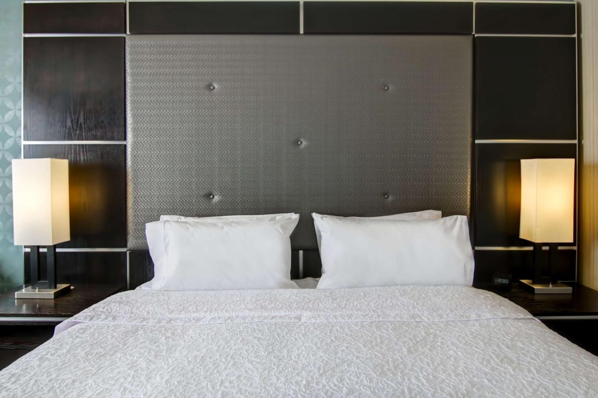 Hampton & By Hilton Calgary-airport 3*