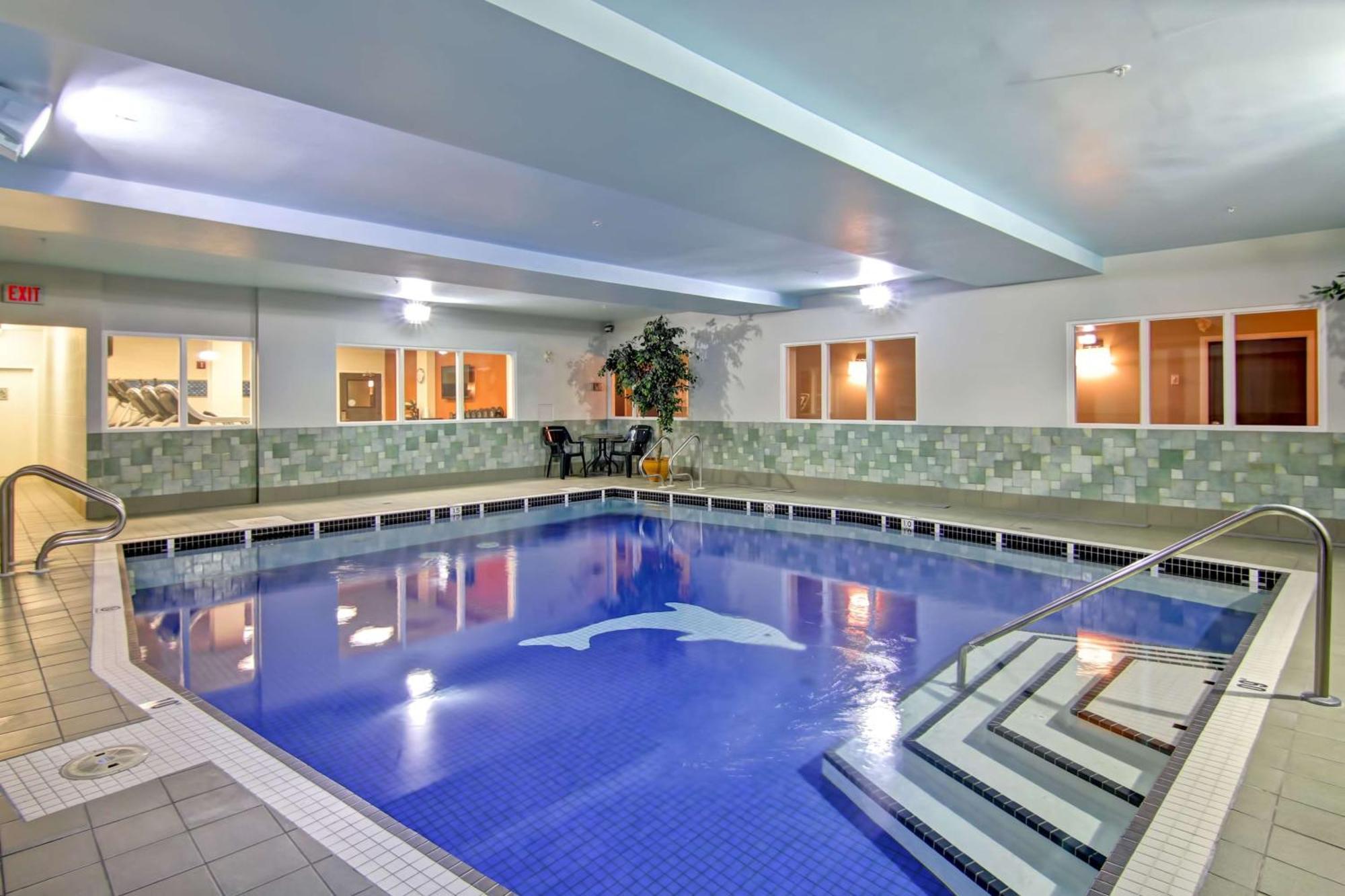 Hampton & By Hilton Calgary-airport Hotel