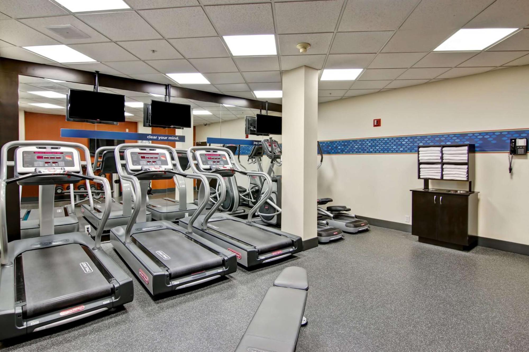 Hotel Hampton & By Hilton Calgary-airport 3*