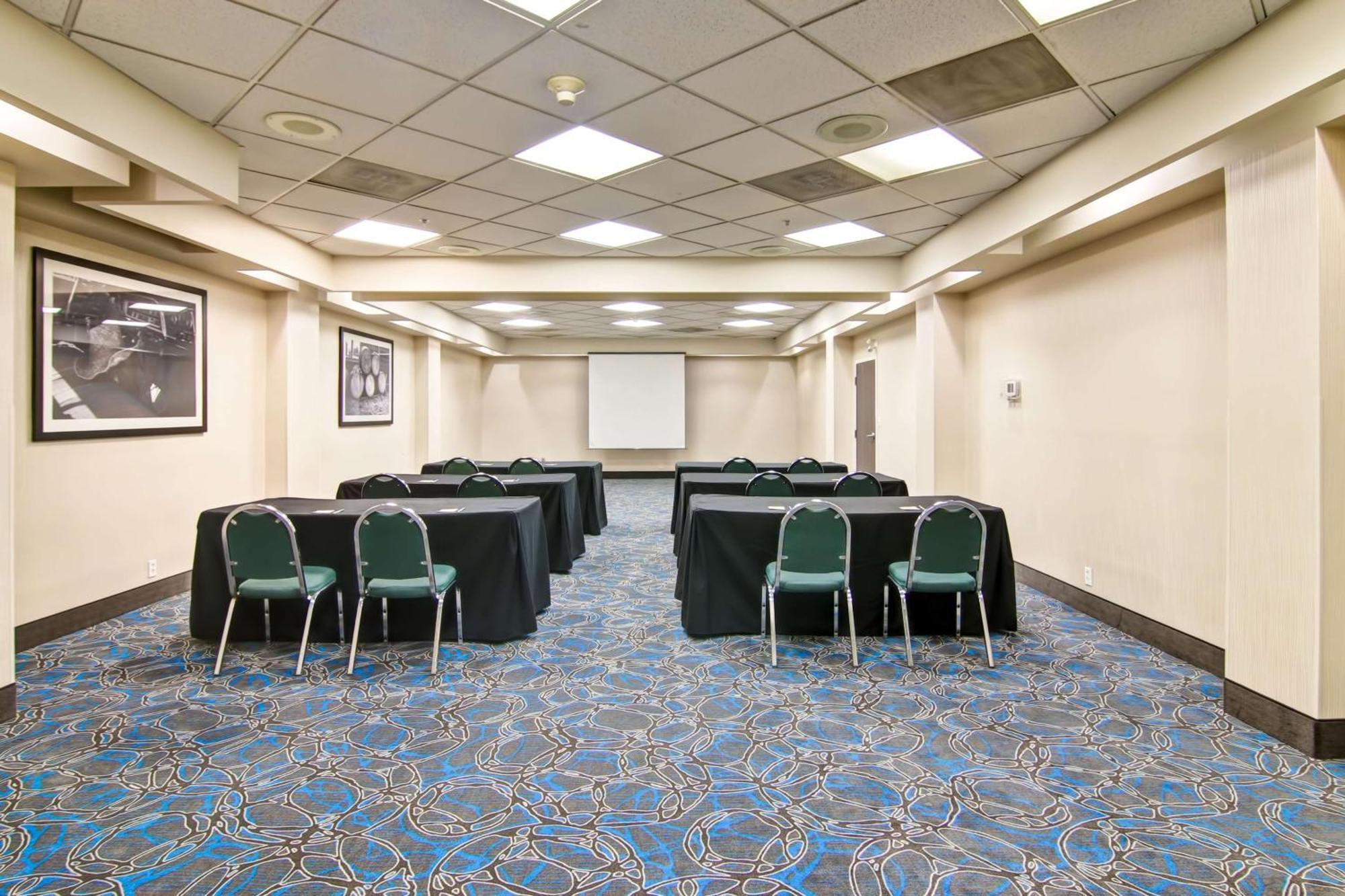Hampton & By Hilton Calgary-airport
