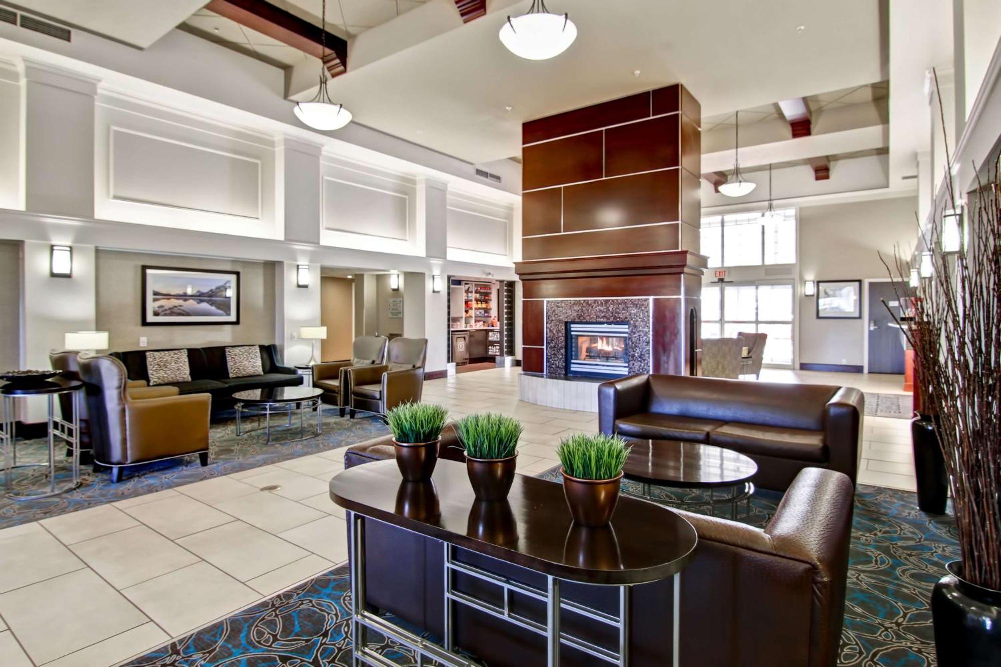 Hampton & By Hilton Calgary-airport Hotel