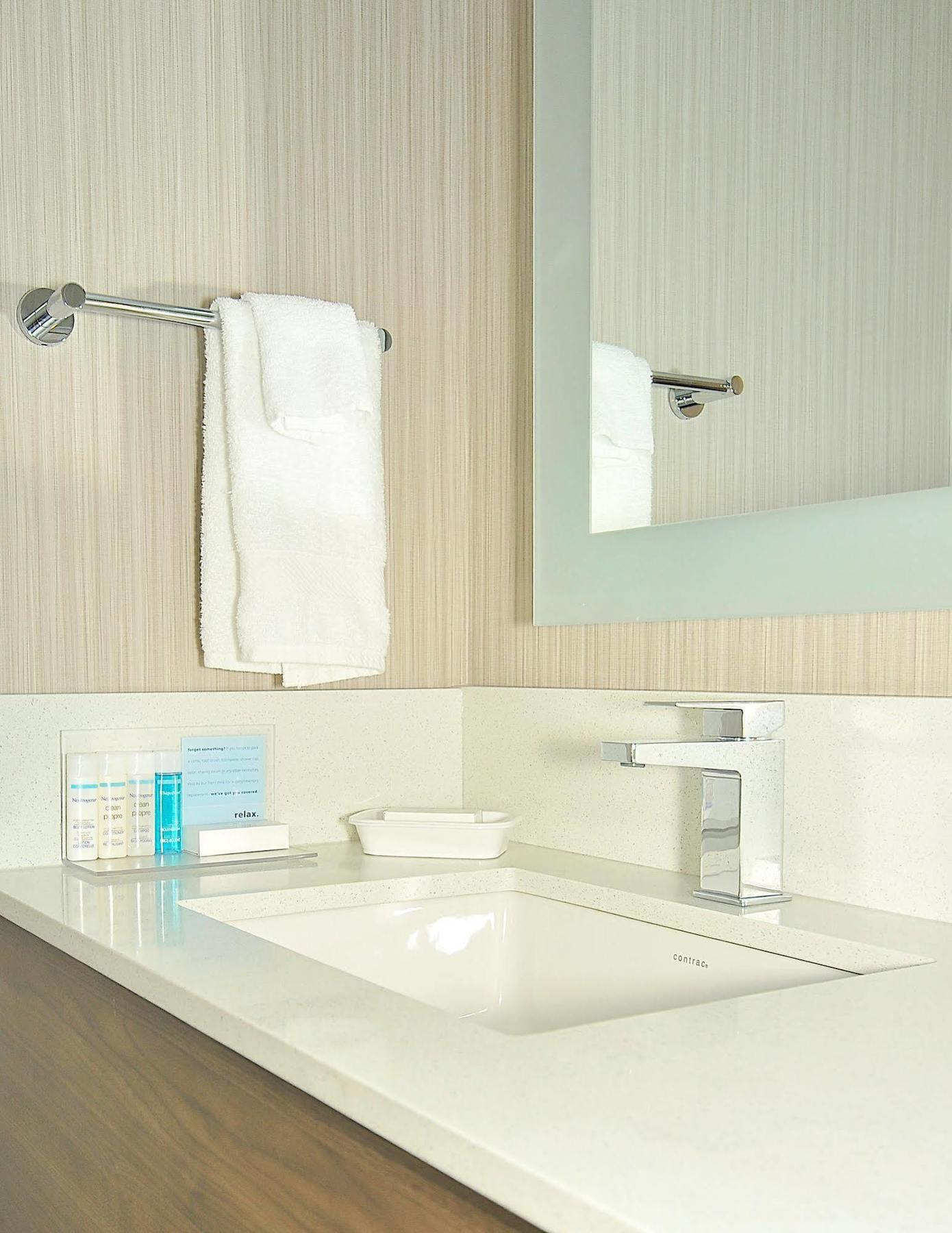 Hampton & By Hilton Calgary-airport Hotel 3*