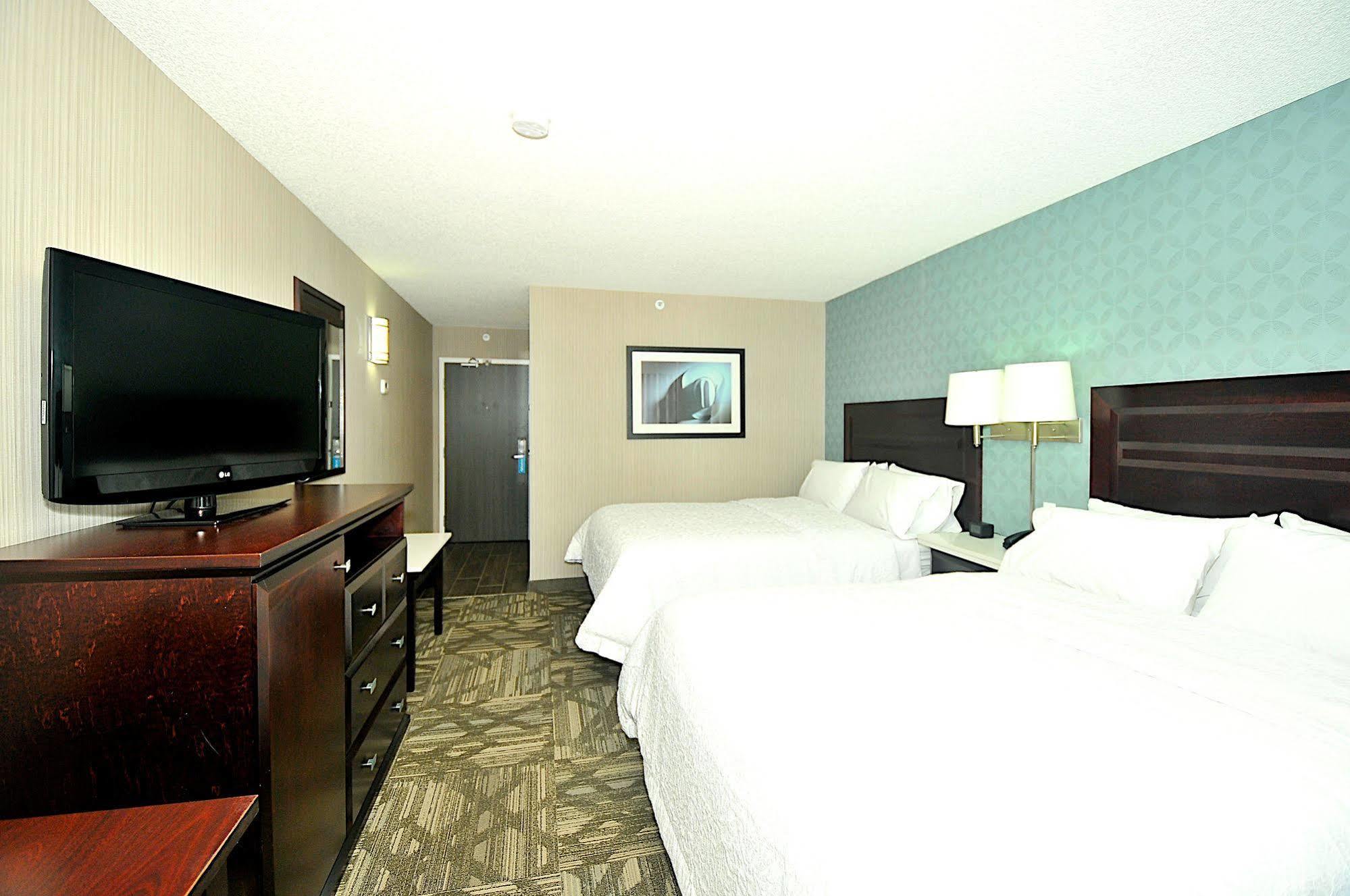 Hampton & By Hilton Calgary-airport Hotel 3*