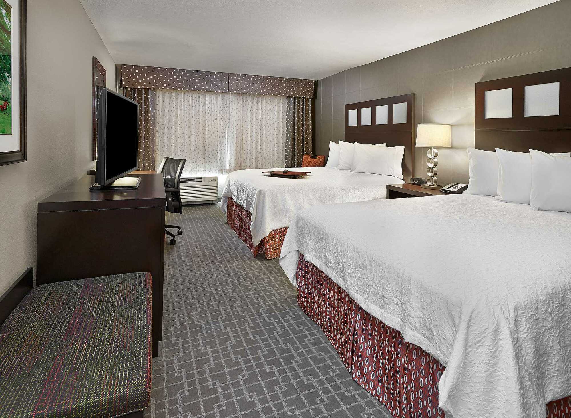 Hampton & By Hilton Calgary-airport 3*