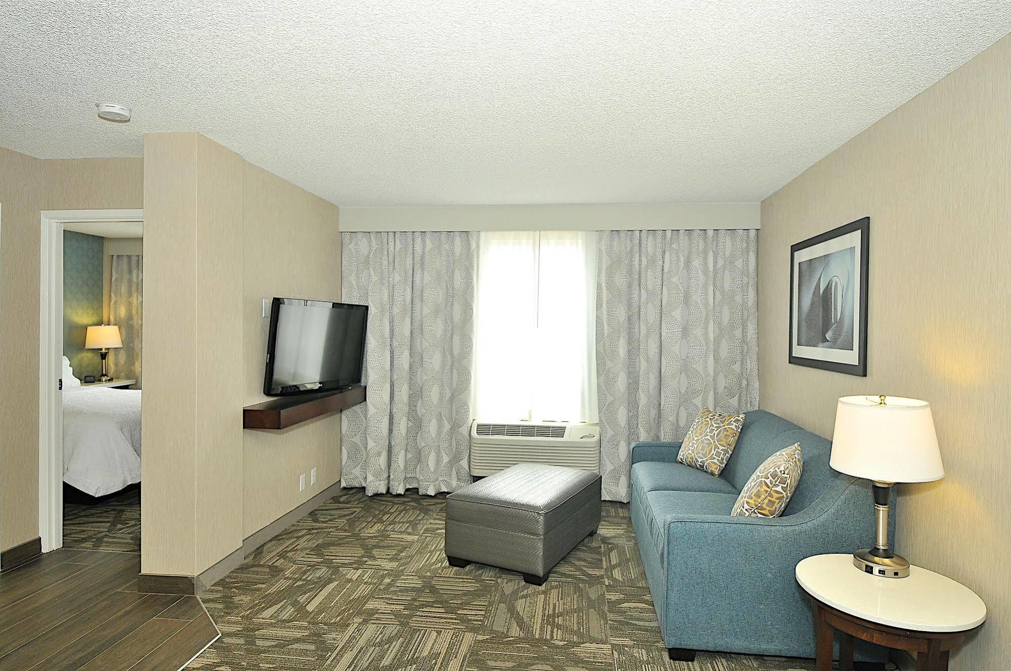 Hampton & By Hilton Calgary-airport Hotel 3*